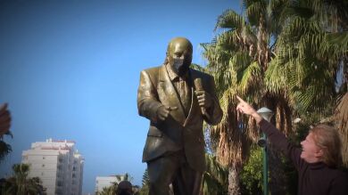 La estatua oculta de Chiquito de la Calzada que está enfrentando a su familia con la heredera universal
