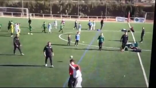 Una madre irrumpe en un partido de alevines en Granada y propina una bofetada al &aacute;rbitro