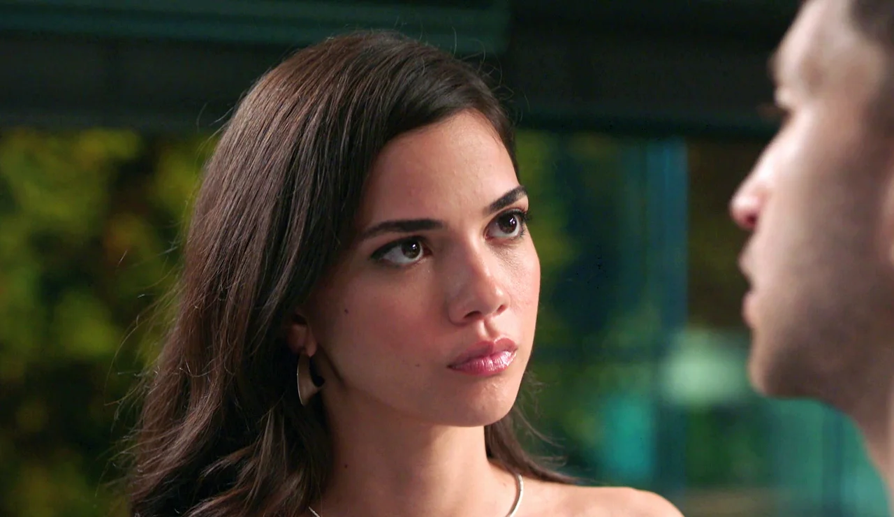 Tolga sigue enamorado de Yasmin y está dispuesto a recuperar a la que fue su novia, ¿le dará ella una segunda oportunidad?