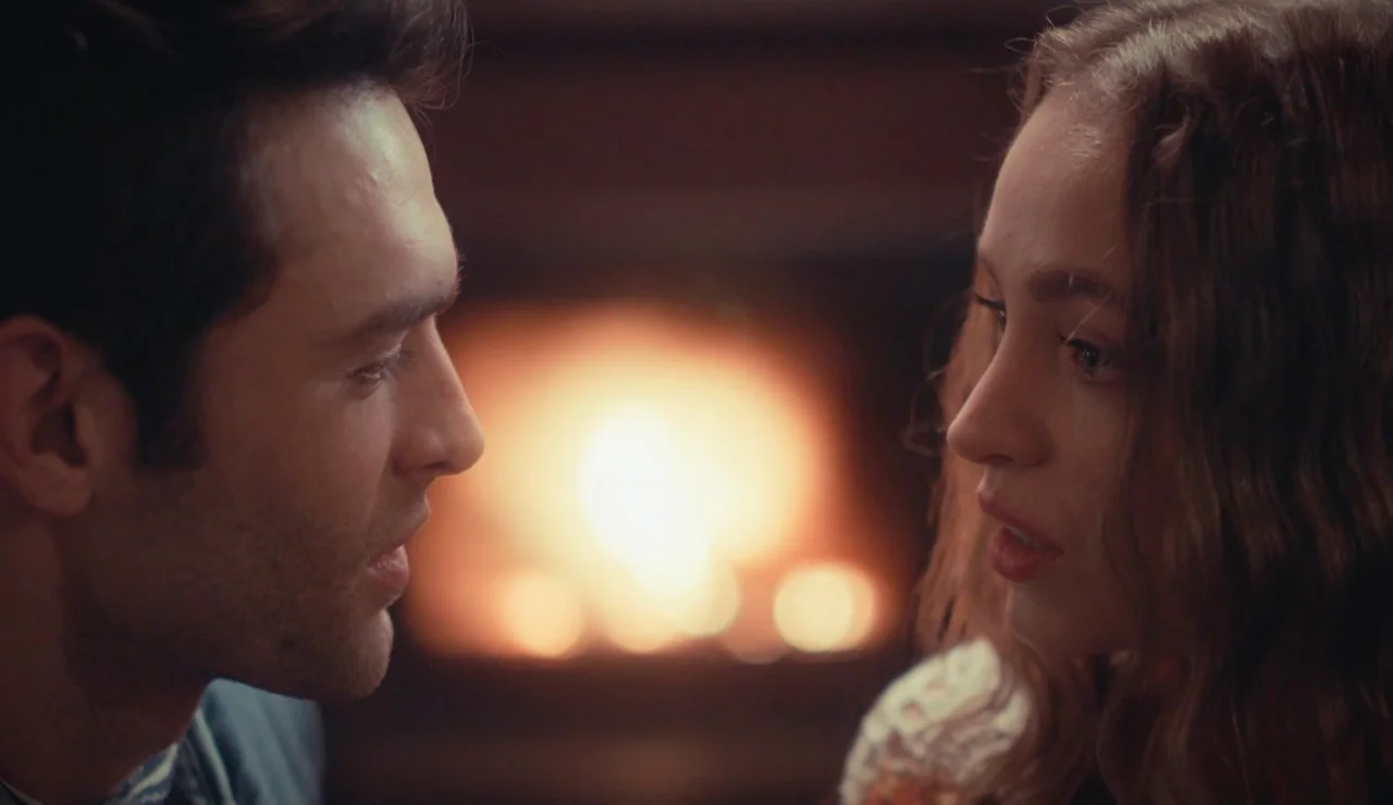 Una noche de pasión, un embarazo y un matrimonio sin amor: el pasado de Bahar y Timur al descubierto