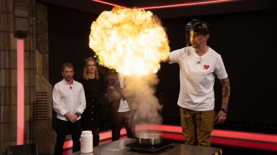 &iexcl;Nube de etanol! Marron crea junto a Salva Reina y Kira Mir&oacute; un experimento de lo m&aacute;s ardiente