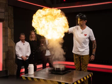 &iexcl;Nube de etanol! Marron crea junto a Salva Reina y Kira Mir&oacute; un experimento de lo m&aacute;s ardiente