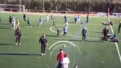 Una madre agrede al árbitro de 19 años que pitaba el partido de su hijo: 