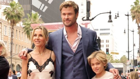 Elsa Pataky, Chris Hemsworth y uno de sus hijos mellizos