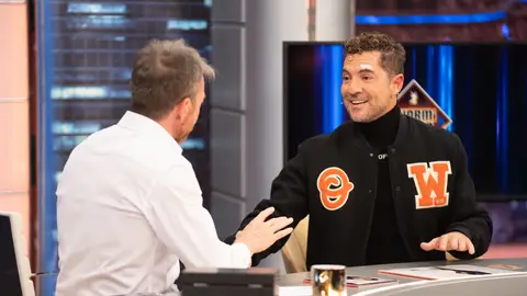 David Bisbal explica su percance con el pantalón: "¿Qué me pasa con las roturas?" David Bisbal explica su percance con el pantalón: "¿Qué me pasa con las roturas?"