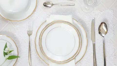 Mesa con cubiertos Mesa con cubiertos