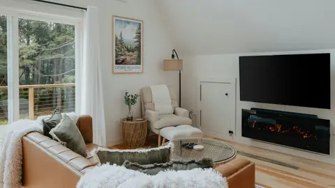 Salón con televisor Salón con televisor