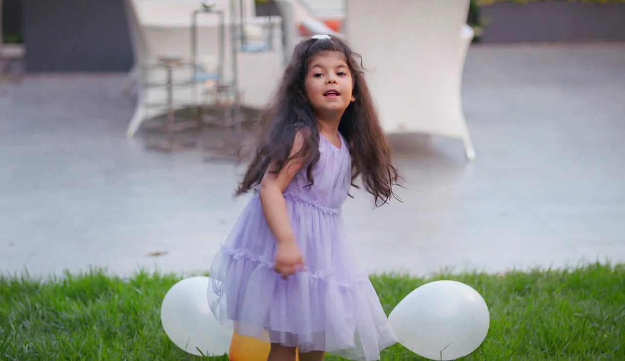 ¡Sorpresa! así ha sido el pequeño papel de la hija de Simge Selçuk, Nebahat en Hermanos, en la ficción turca