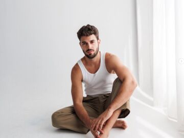 Gabriel de Mulder interpreta a Santiago Ojeda, el nuevo comercial de Perfumer&iacute;as De la Reina