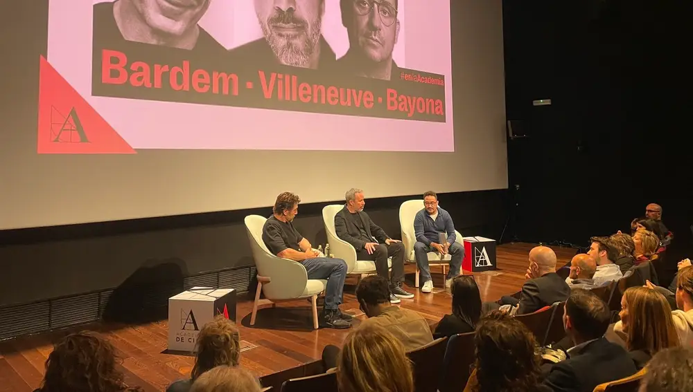 acto en la Academia de Cine moderado por el director Juan Antonio Bayona, Javier Bardem y Denis Villeneuve acto en la Academia de Cine moderado por el director Juan Antonio Bayona, Javier Bardem y Denis Villeneuve