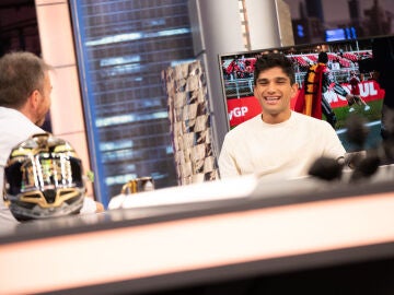 Una tradici&oacute;n muy especial: el objeto con el que Jorge Mart&iacute;n celebra todas sus victorias en MotoGP