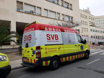 Imagen de archivo de una ambulancia de Soporte Vital Básico en Alicante Imagen de archivo de una ambulancia de Soporte Vital Básico en Alicante
