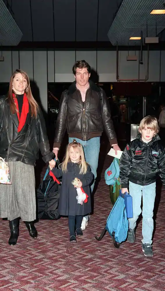 Christopher Reeve con su primera mujer Gae Exton y sus dos hijos mayores Christopher Reeve con su primera mujer Gae Exton y sus dos hijos mayores