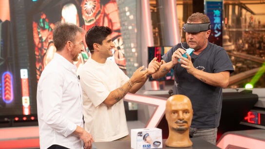 &iquest;Roncas por las noches? &iexcl;El Monaguillo explica la soluci&oacute;n definitiva en El Hormiguero!