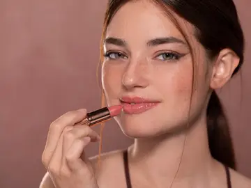 Bálsamo labial con color Bálsamo labial con color