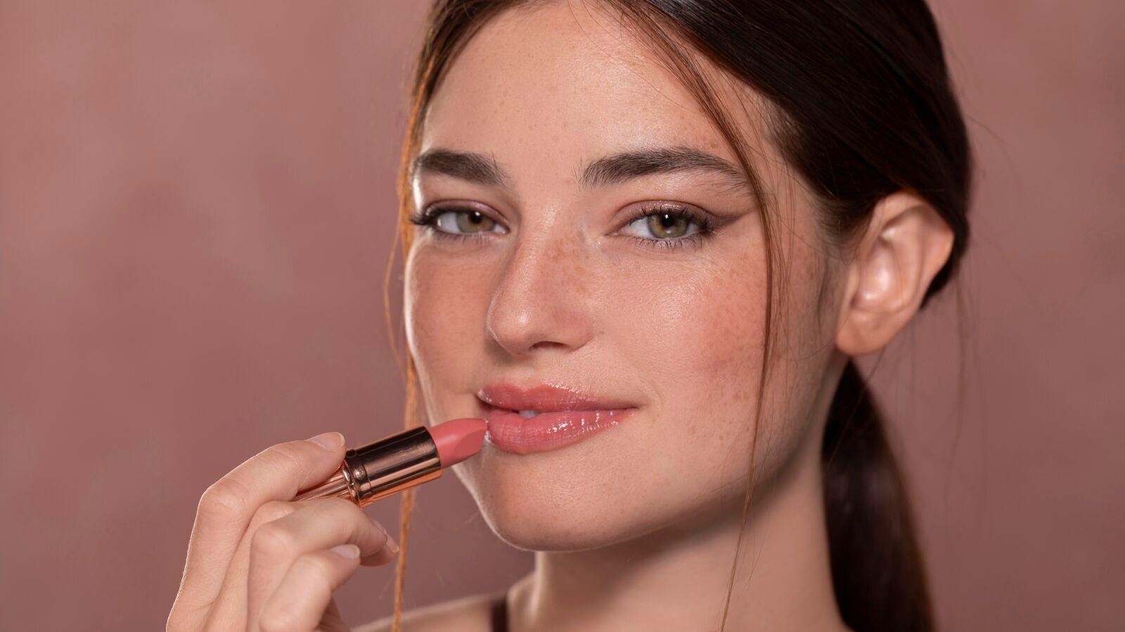 Bálsamo labial con color: el aliado perfecto para lucir buena cara en invierno