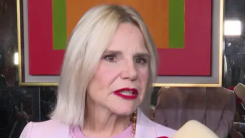 Eugenia Martinez de Irujo haciendo declaraciones a la prensa Eugenia Martinez de Irujo haciendo declaraciones a la prensa