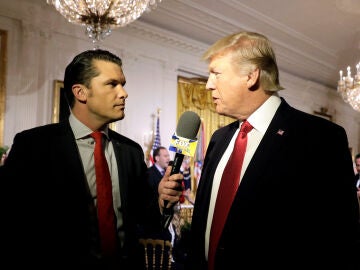 Pete Hegseth entrevista a Donald Trump cuando era presentador de Fox en 2017