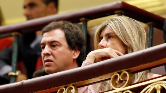 La esposa de Pedro S&aacute;nchez, Bego&ntilde;a G&oacute;mez, y su hermano, David S&aacute;nchez