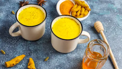 Leche dorada o golden latte Leche dorada o golden latte