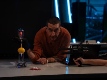 &iexcl;Alucinante! Marron sorprende a Dani Mart&iacute;n reproduciendo sus canciones en el Tesla musical