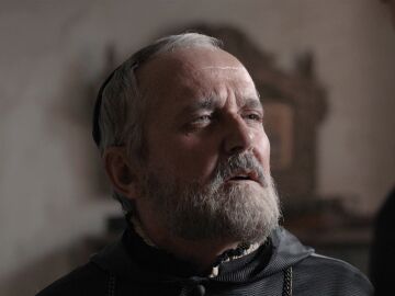 El padre Lasarte se enfrenta al padre Gonzalo: &ldquo;&iquest;Son los encantos de esa morena los que os hacen hablar con ese fervor?