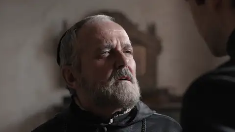 El padre Lasarte se enfrenta al padre Gonzalo: “¿Son los encantos de esa morena los que os hacen hablar con ese fervor? El padre Lasarte se enfrenta al padre Gonzalo: “¿Son los encantos de esa morena los que os hacen hablar con ese fervor?