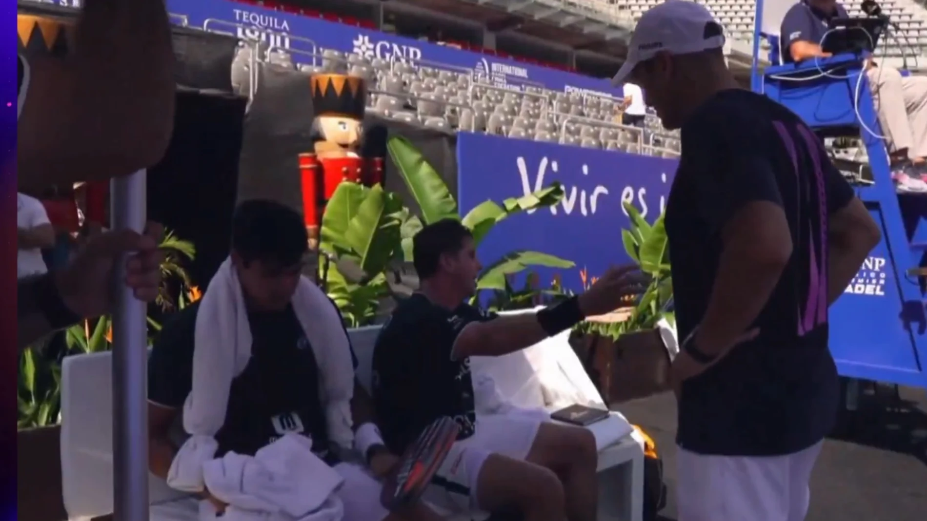 Paquito Navarro, en el momento de su protesta en México Paquito Navarro, en el momento de su protesta en México