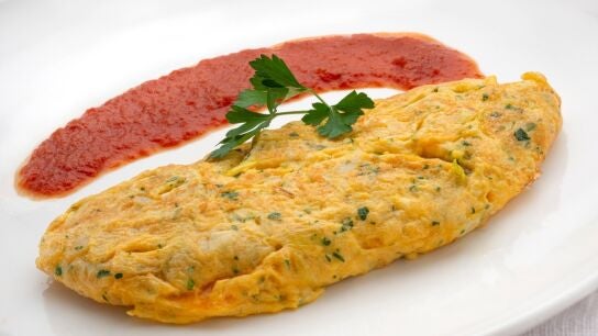 Tortilla de bacalao y puerro, una receta barata, f&aacute;cil y completa de Karlos Argui&ntilde;ano