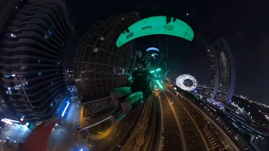 Nico Aubert deslumbra a Dubái con su exhibición de paramotor Nico Aubert deslumbra a Dubái con su exhibición de paramotor