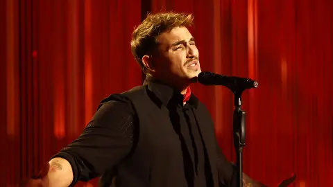 Ginés nos hace vibrar con esta preciosa versión de ‘Se nos rompió el amor’ Ginés nos hace vibrar con esta preciosa versión de ‘Se nos rompió el amor’