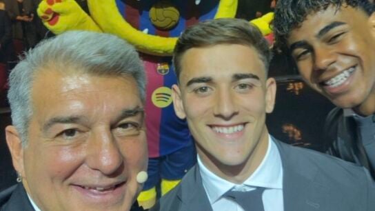 Joan Laporta, junto a Gavi y Lamine Yamal