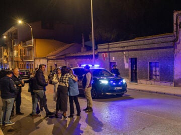 Inmediaciones del lugar en el que se ha producido el asesinato de un niño de dos años en Linares