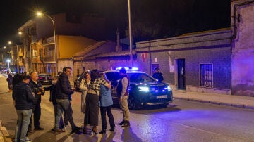 Inmediaciones del lugar en el que se ha producido el asesinato de un niño de dos años en Linares