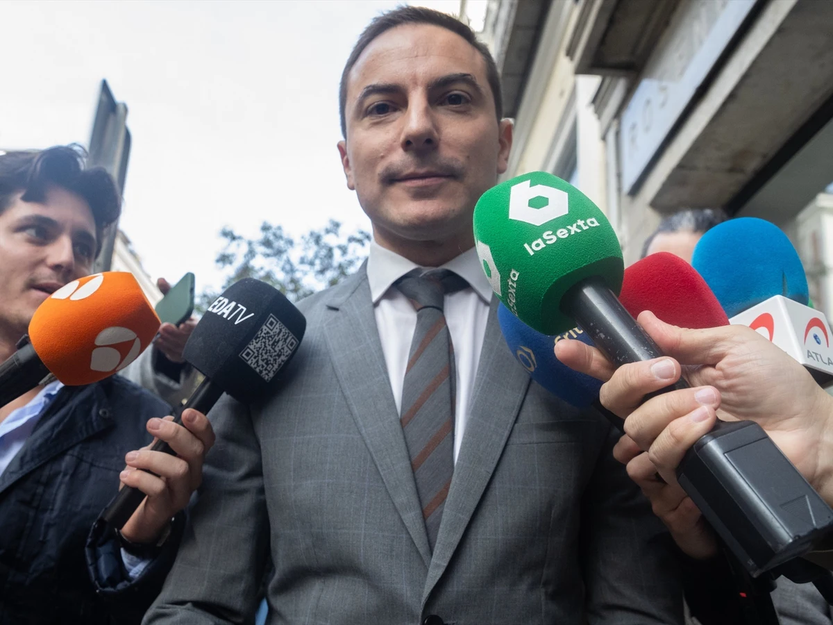 Juan Lobato, sobre Sánchez: "No se trata de que todos le defendamos, sino de defender al PSOE"