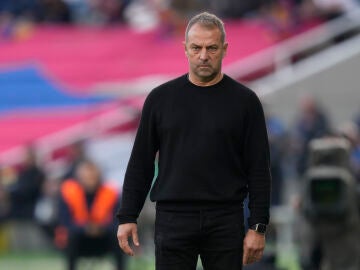 Hansi Flick, en el partido ante la UD Las Palmas en Montjuic