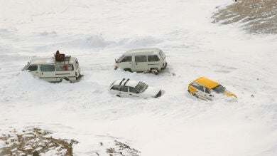 Mueren 3 niños congelados mientras viajaban a pie entre dos aldeas
