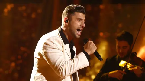 ¡Brutal! Ricardo se luce en el escenario con este tema de Marc Anthony ¡Brutal! Ricardo se luce en el escenario con este tema de Marc Anthony