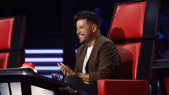 Ataque de risa en pleno directo cuando Pablo López confiesa cómo fue su primer beso... ¡con Laura Pausini!
