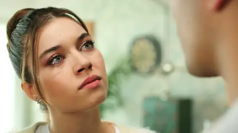 La pregunta de Seyran pone a Ferit contra las cuerdas "¿De quién es la culpa de que tengas novia, aunque estés casado?" La pregunta de Seyran pone a Ferit contra las cuerdas "¿De quién es la culpa de que tengas novia, aunque estés casado?"