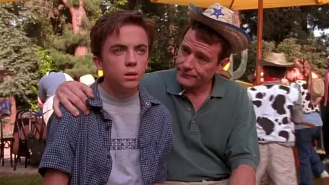 Frankie Muniz y Bryan Cranston en Malcolm Frankie Muniz y Bryan Cranston en Malcolm