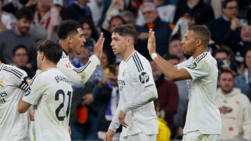 Jude Bellingham y Kylian Mbappé celebran el segundo gol ante el Getafe