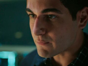 Esta noche, en Una nueva vida: Yusuf acude a Kazim con una verdad que promete desestabilizar a los Korhan 