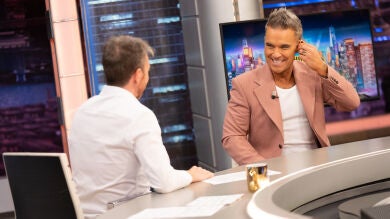 “Estaba en el peor momento de una depresión”: La actuación más importante de Robbie Williams que enmascaraba una triste realidad