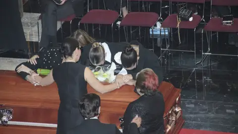 Stephanie Salas, Silvia Pasquel, Michelle Salas, Camila Valero en el funeral de Silvia Pinal Stephanie Salas, Silvia Pasquel, Michelle Salas, Camila Valero en el funeral de Silvia Pinal