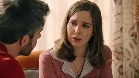 Begoña, hundida tras el rechazo de Julia, toma una dura decisión... ¡rompe su relación con Andrés! Begoña, hundida tras el rechazo de Julia, toma una dura decisión... ¡rompe su relación con Andrés!