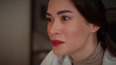 Bahar y Rengin, cara a cara: la tensa conversación entre las dos mujeres de Timur Bahar y Rengin, cara a cara: la tensa conversación entre las dos mujeres de Timur