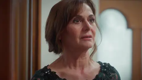 Nevra saca a relucir el pasado de Bahar y carga duramente contra ella: “Eres una desagradecida” Nevra saca a relucir el pasado de Bahar y carga duramente contra ella: “Eres una desagradecida”