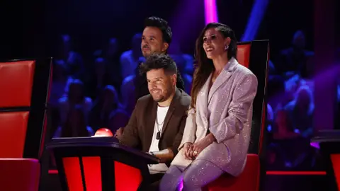 Luis Fonsi, Pablo López y Malú disfrutando de la actuación de Antonio Orozco Luis Fonsi, Pablo López y Malú disfrutando de la actuación de Antonio Orozco