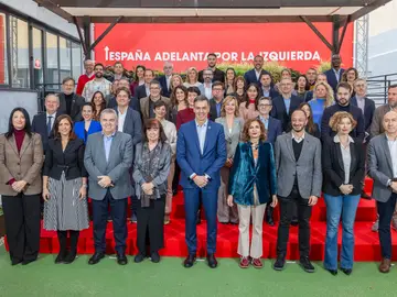 Sánchez pide al PSOE que se ponga las pilas y engrase la maquinaria electoral en la primera reunión de la nueva ejecutiva Sánchez pide al PSOE que se ponga las pilas y engrase la maquinaria electoral en la primera reunión de la nueva ejecutiva